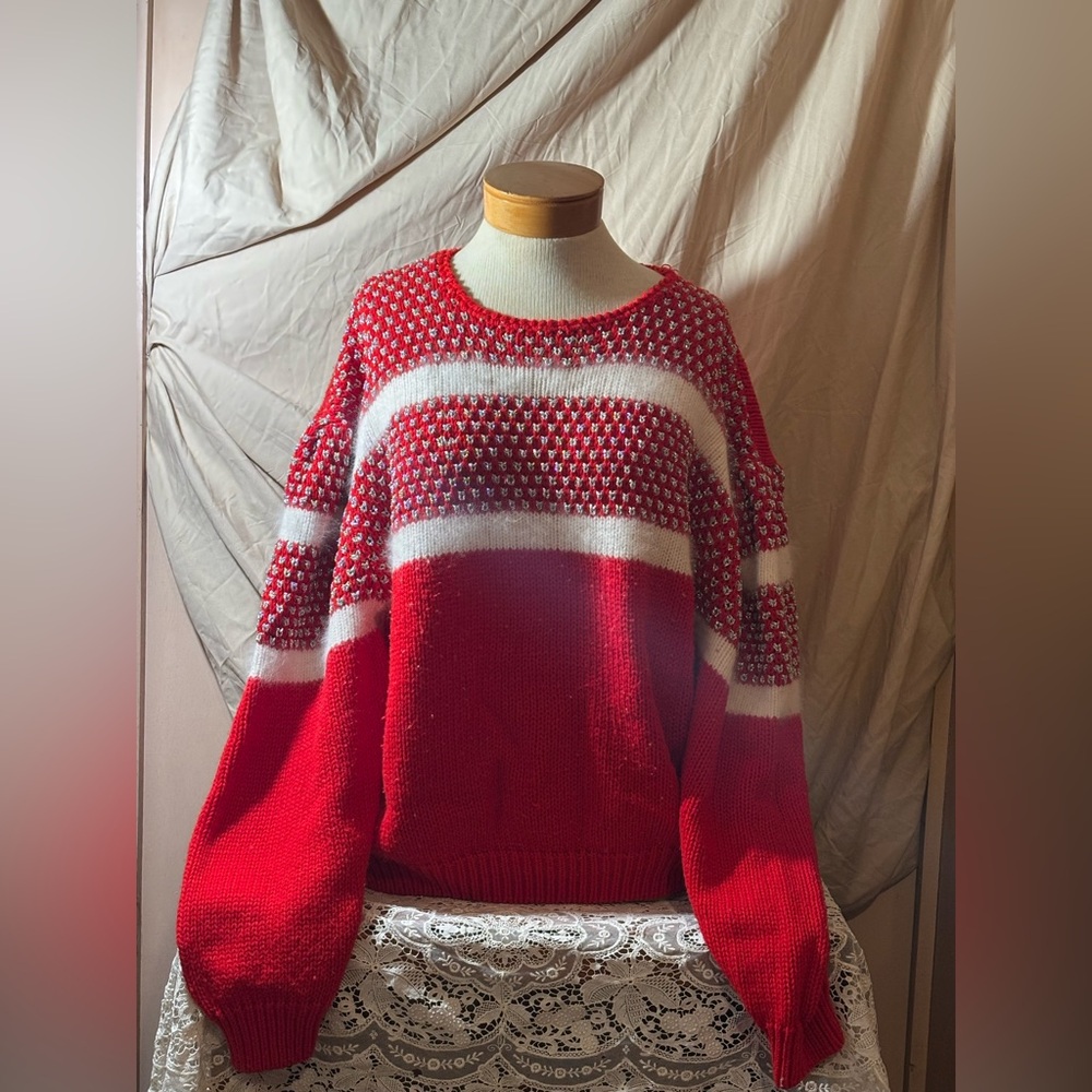 Vintage Gitano Red and White Women's Crew Neck Sweater